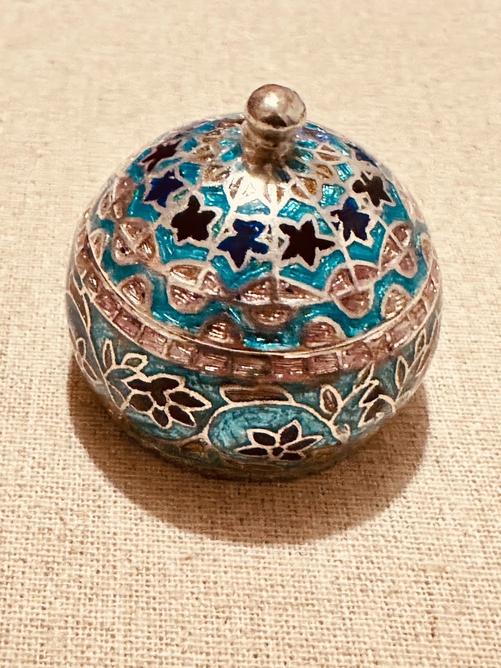 Vintage | Trinket Holder | Handcrafted Turquoise Floral Enamel Trinket Box - Picture 7 of 8